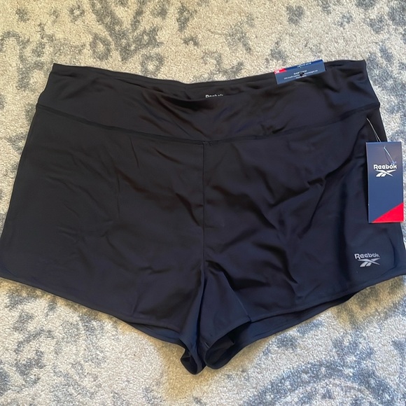 Reebok Pants - NWT Women’s Reebok Athletic Short